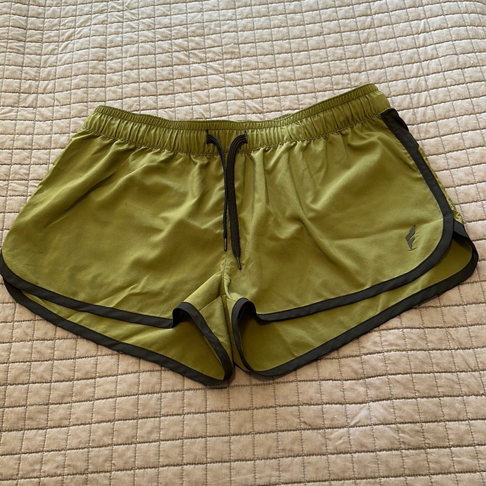 Flag Nor Fail athletic shorts. Size Medium. Green and Black color.